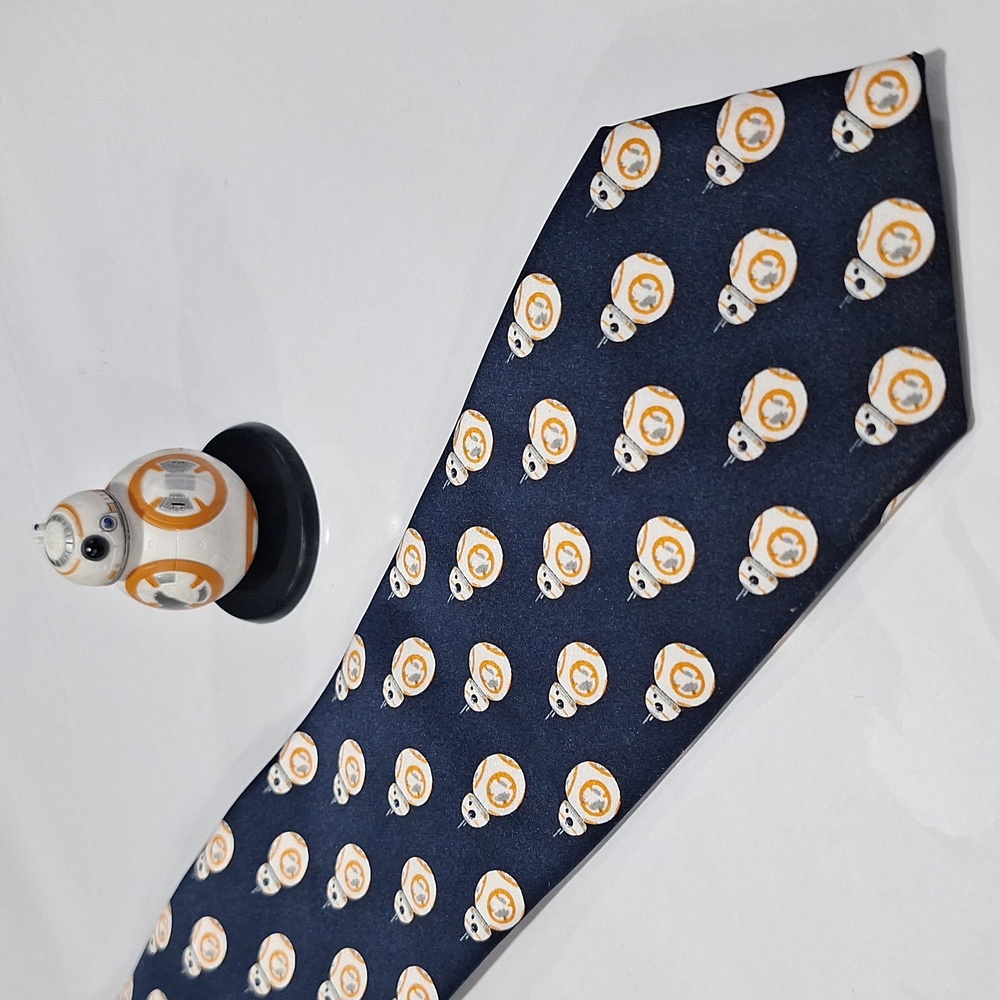 Star Wars BB-8- Neck Tie and Figurine